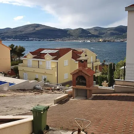 Tamara * 特罗吉尔